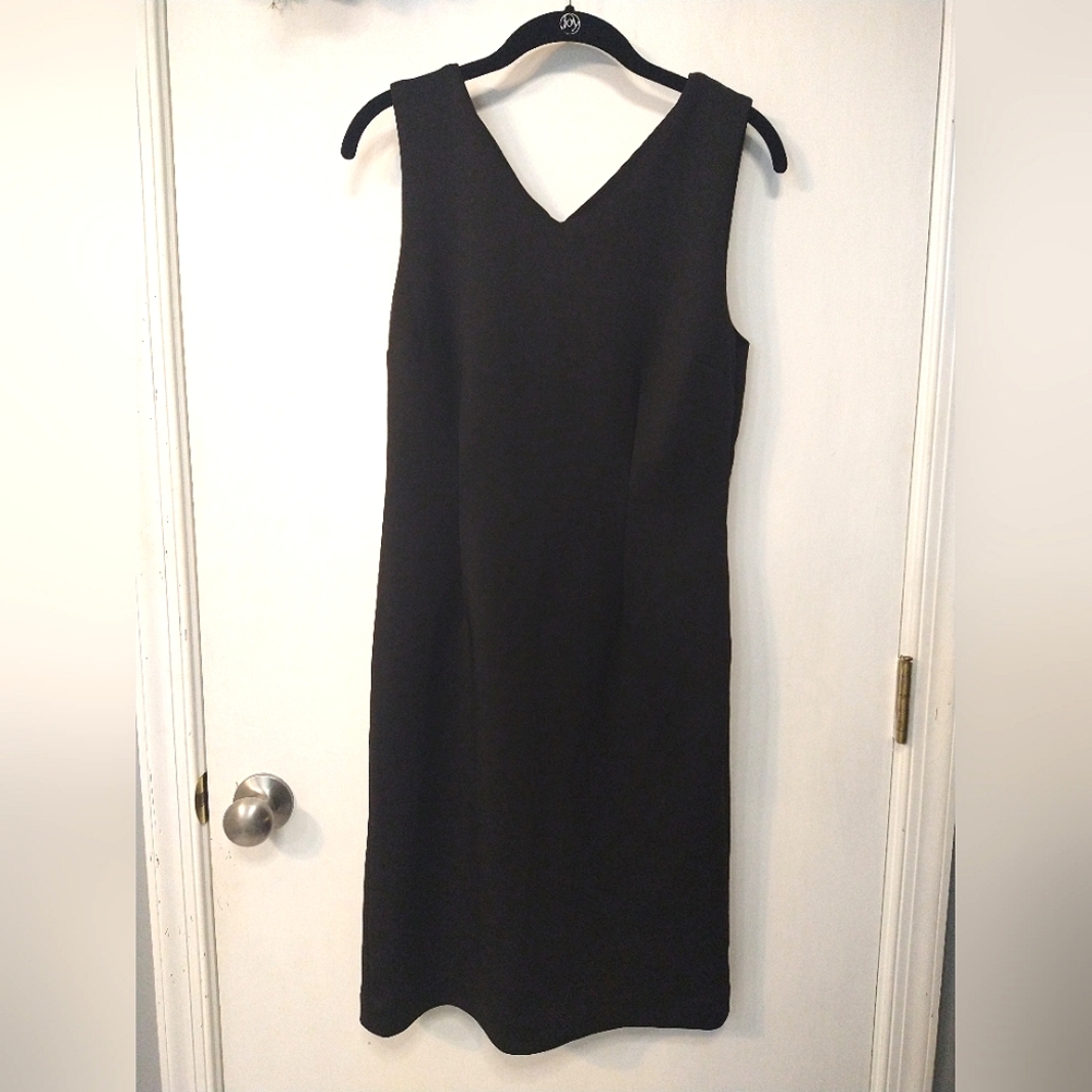 T Tahari Black Vneck Cut Midi Dress